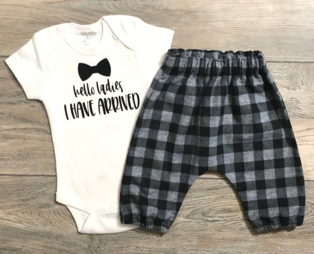 Newborn Boy Outfit - Hello Ladies I have arrived - Coming Home / Hospital Outfit - Bodysuit + Gray / Black Checkered Pants Boys - Baby Gift