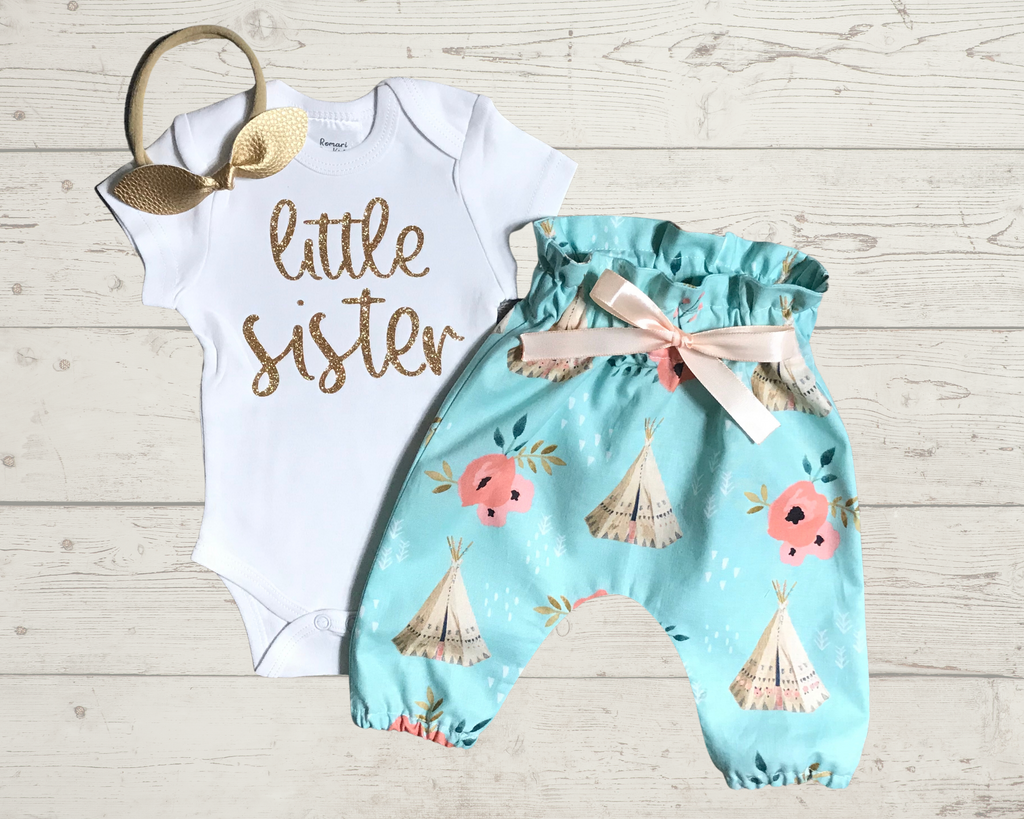 Little Sister Outfit - Newborn Coming Home Set Baby Girl - Gold Glitter Little Sister Bodysuit + High Waist Teepee Pants + Bow - Photo Shoot