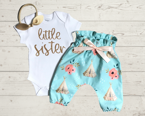Image of Little Sister Outfit - Newborn Coming Home Set Baby Girl - Gold Glitter Little Sister Bodysuit + High Waist Teepee Pants + Bow - Photo Shoot